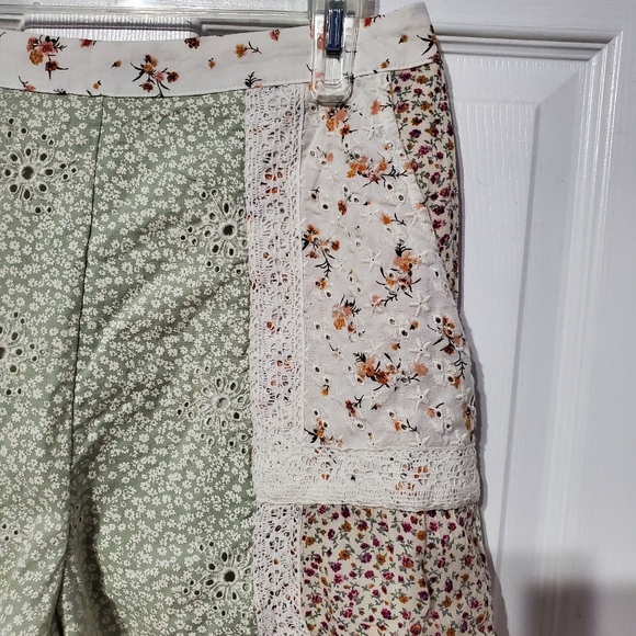 American Eagle Outfitters Floral Lace Patchwork  Shorts - Picture 3 of 10